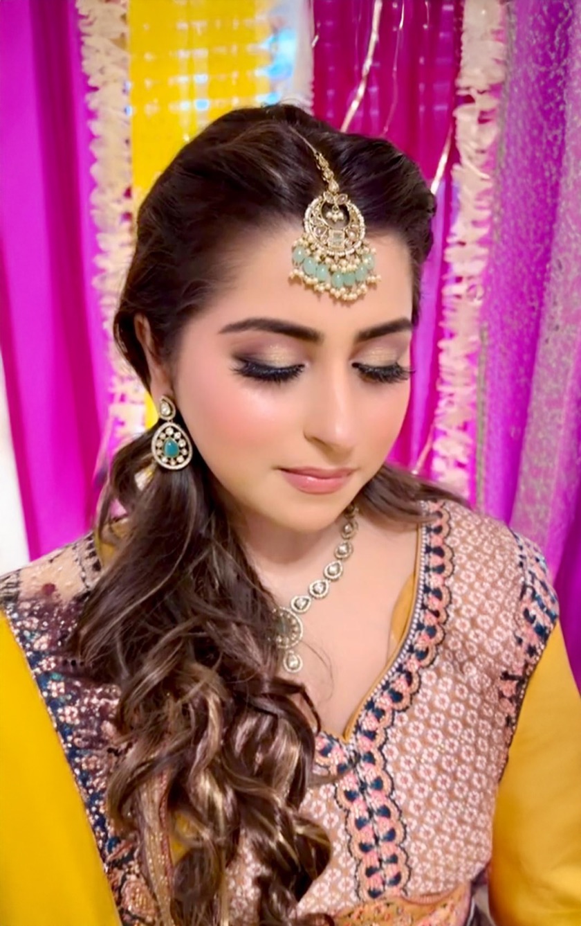 Mehndi function glam in turquoise